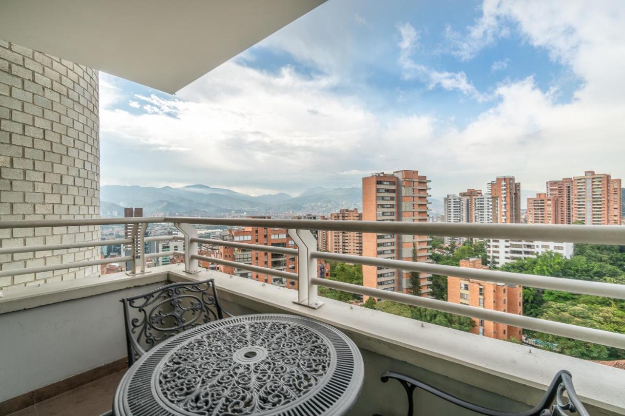 Apartamentos Poblado Alejandria By Housy Host Medellín Esterno foto