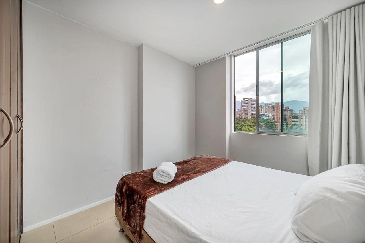 Apartamentos Poblado Alejandria By Housy Host Medellín Esterno foto