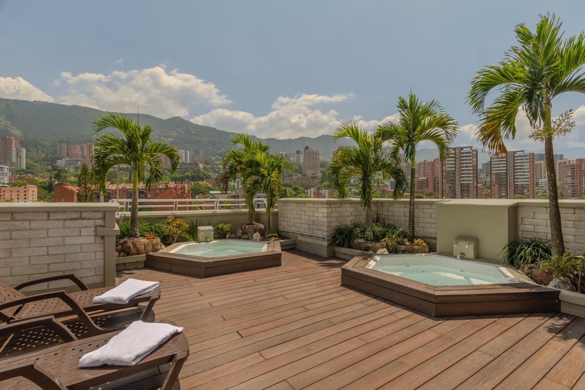 Apartamentos Poblado Alejandria By Housy Host Medellín Esterno foto