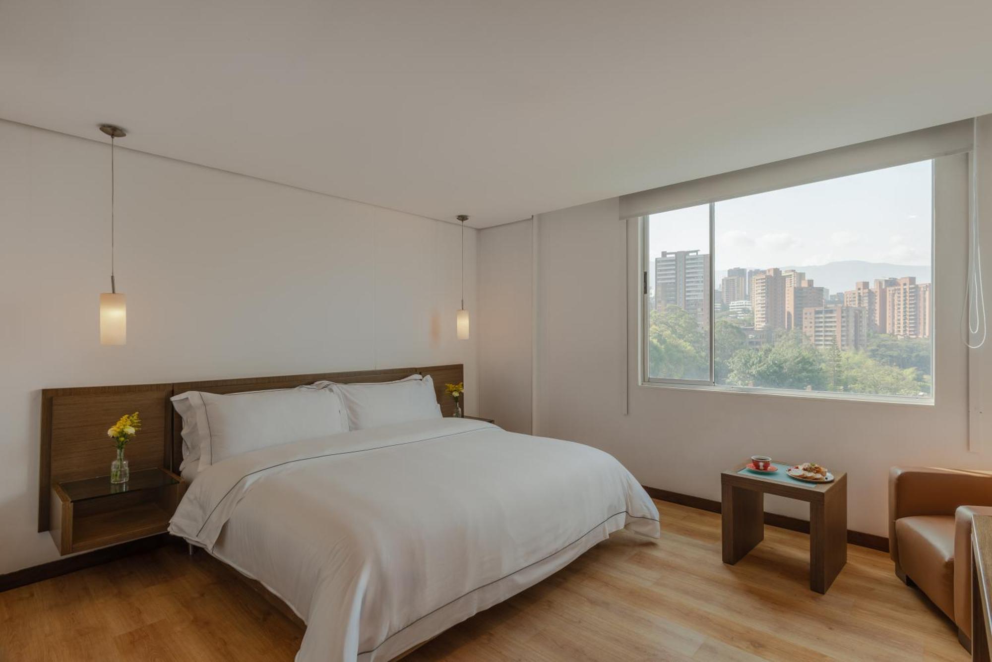 Apartamentos Poblado Alejandria By Housy Host Medellín Esterno foto