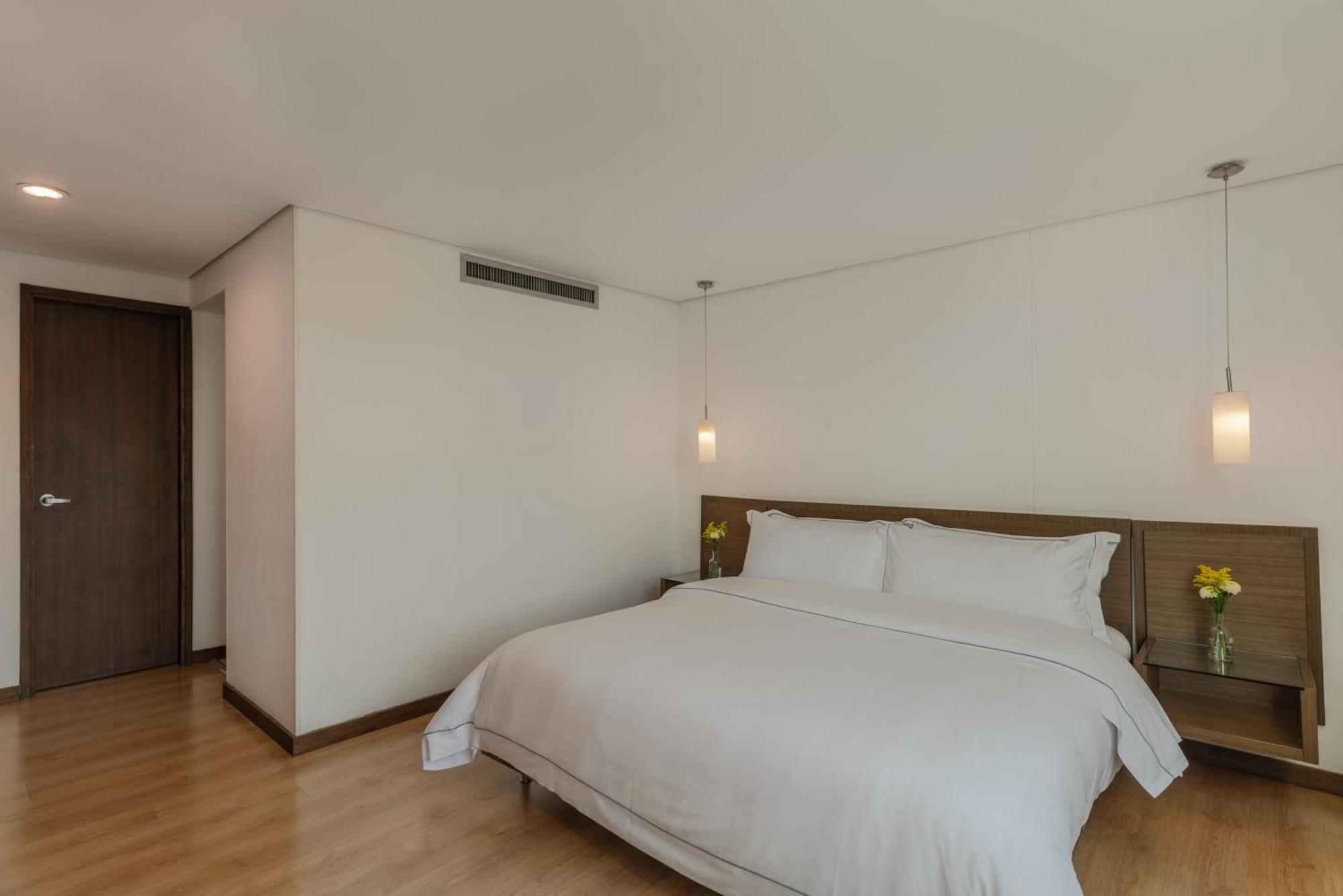 Apartamentos Poblado Alejandria By Housy Host Medellín Esterno foto
